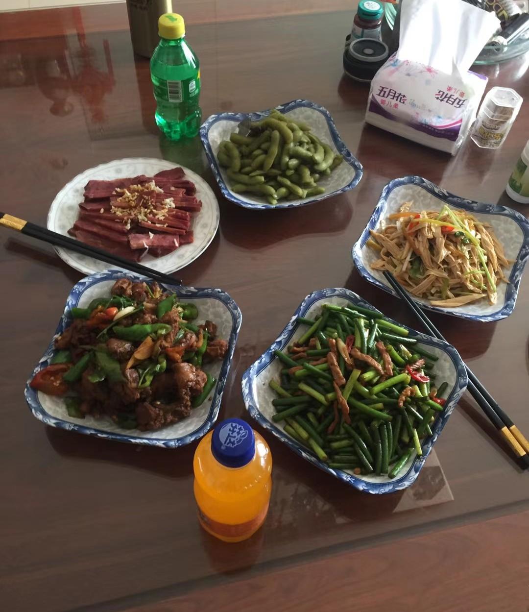 俄罗斯又损失一艘大船，大家一致认为是乌克兰无人机所为，但乌克兰方面没有发表对此事