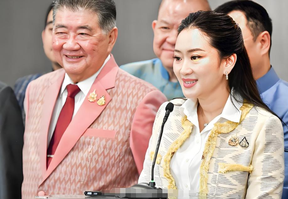 257票！泰国国会下议院的表决屏上跳出这个数字时，整个曼谷政坛倒抽一口气，3.7