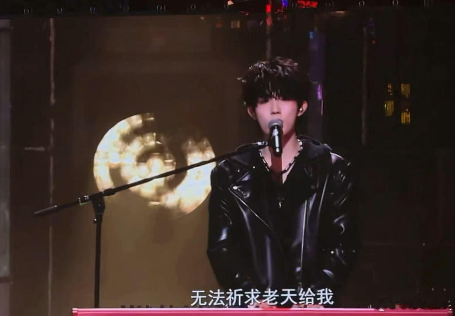 苏新皓帅我一大跳 苏新皓all black造型鲨疯了！一身黑氛围感拉满，帅到让人