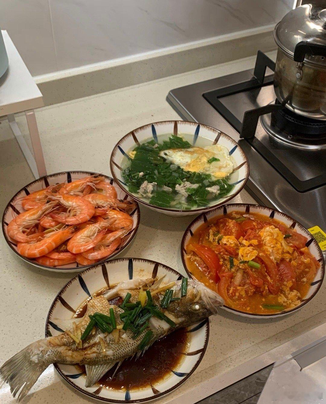 好好吃饭朋友家蹭吃蹭喝的一天