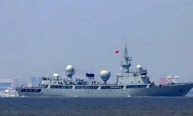 中国815电子侦察船，为何各国不能攻击它？应该说不敢攻击它，这船看上去没啥火力，