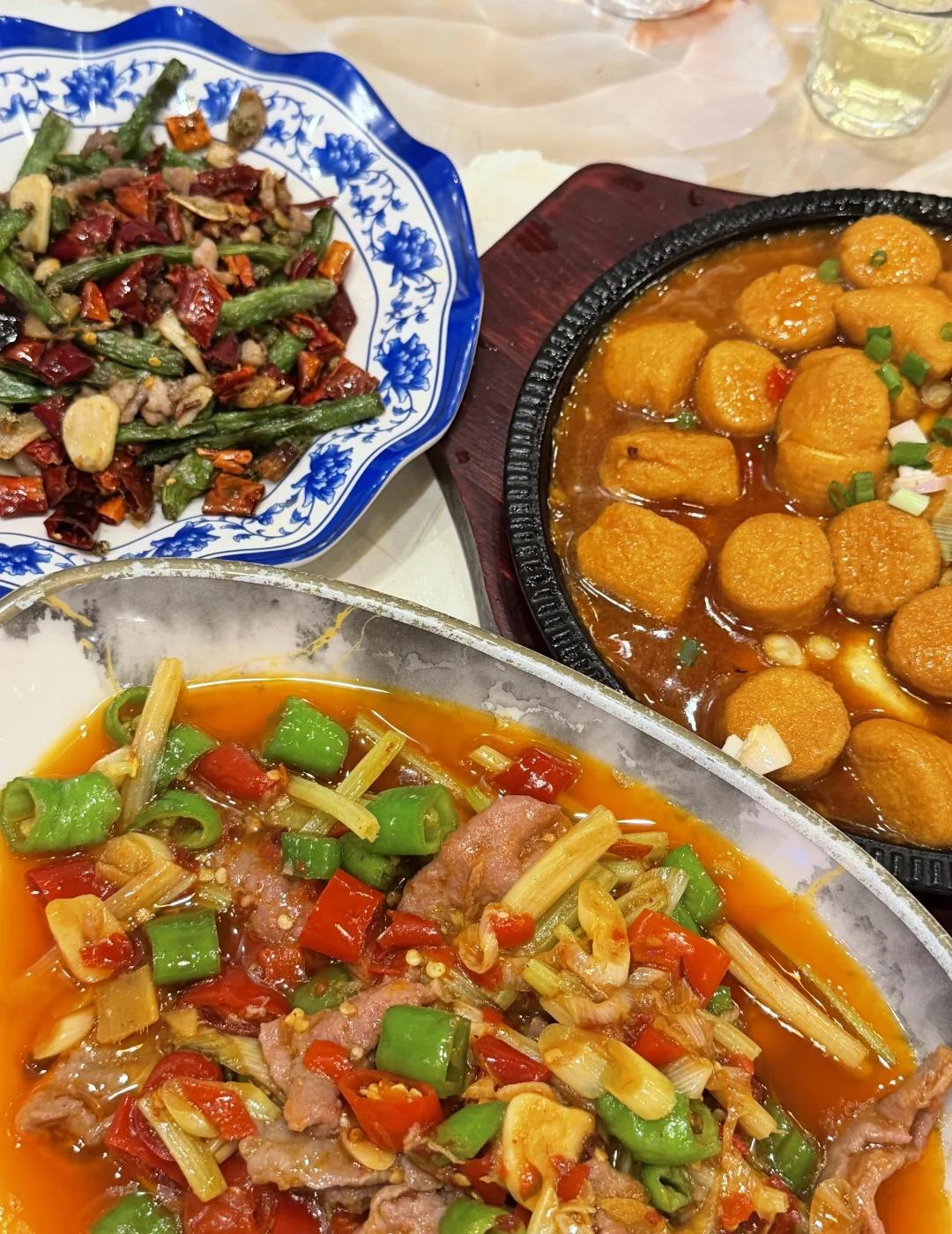 JNU外食日记之川味鱼
被种草很久的一家店
藏在石牌东路的城中村小路里
下午17