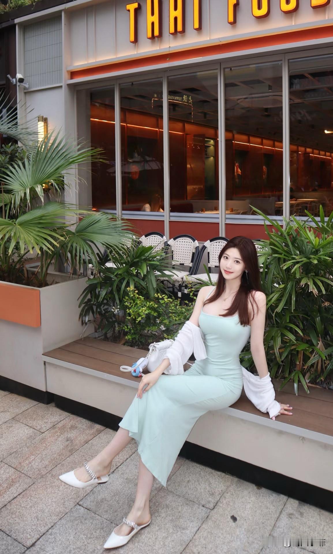 空姐休息日[彩虹]
最近总是飞飞停停[加油]
今天，阳光正好，不冷不热[太阳]