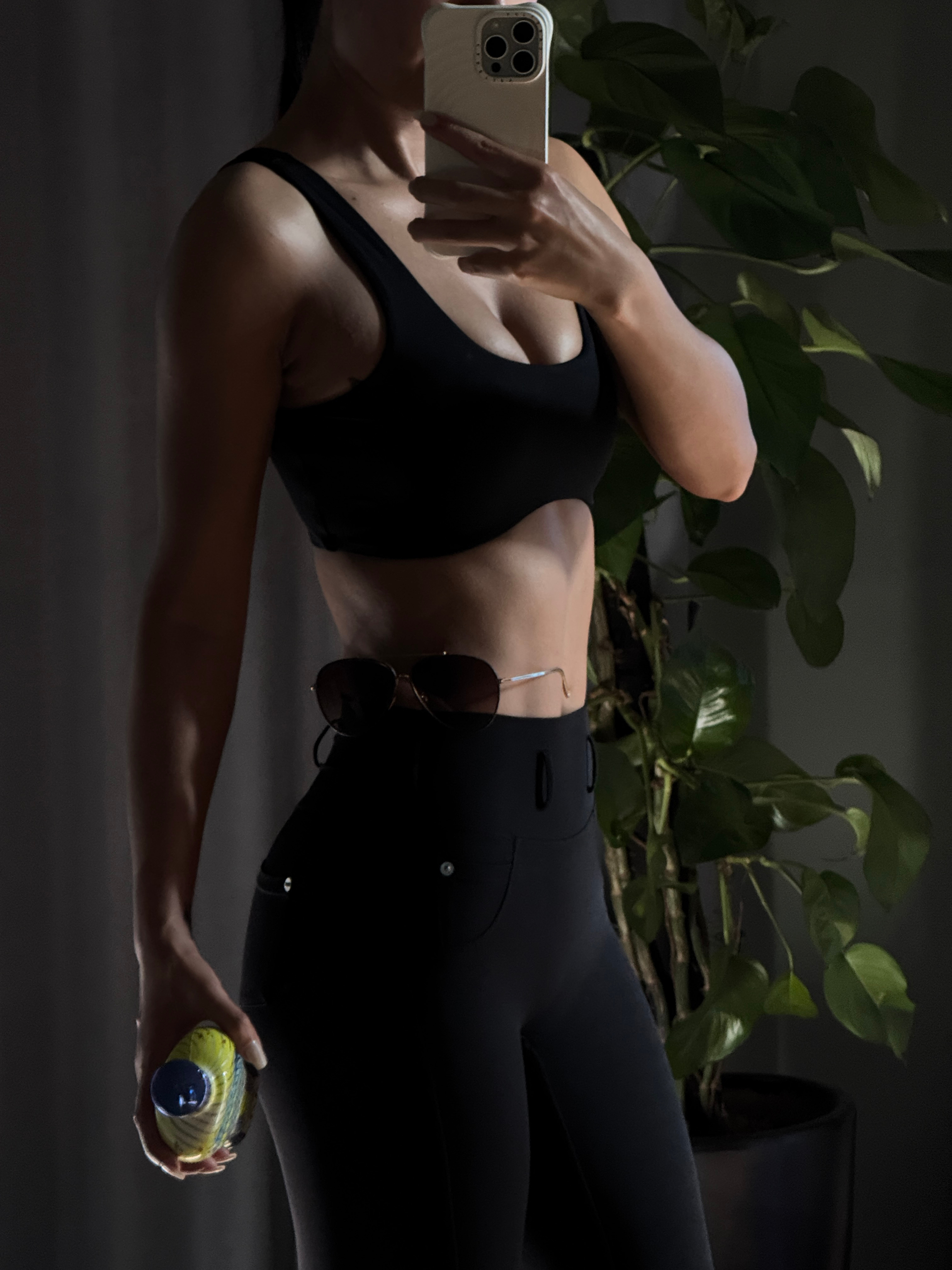 现在流行这么架眼镜吗👓车展前争取晒两次该上色了 