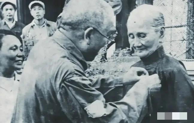 方志敏烈士牺牲以后，老母亲过着悲惨的生活，十四年后，新中国成立，老人家被接到南昌