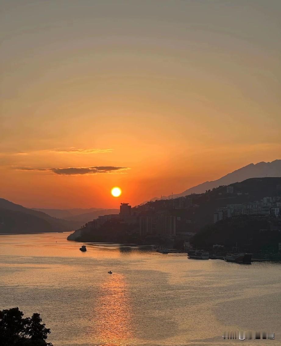 听到网上的一句话，觉得非常好，红日西沉终究有再升起的时候，俗话说的好，花有重开日