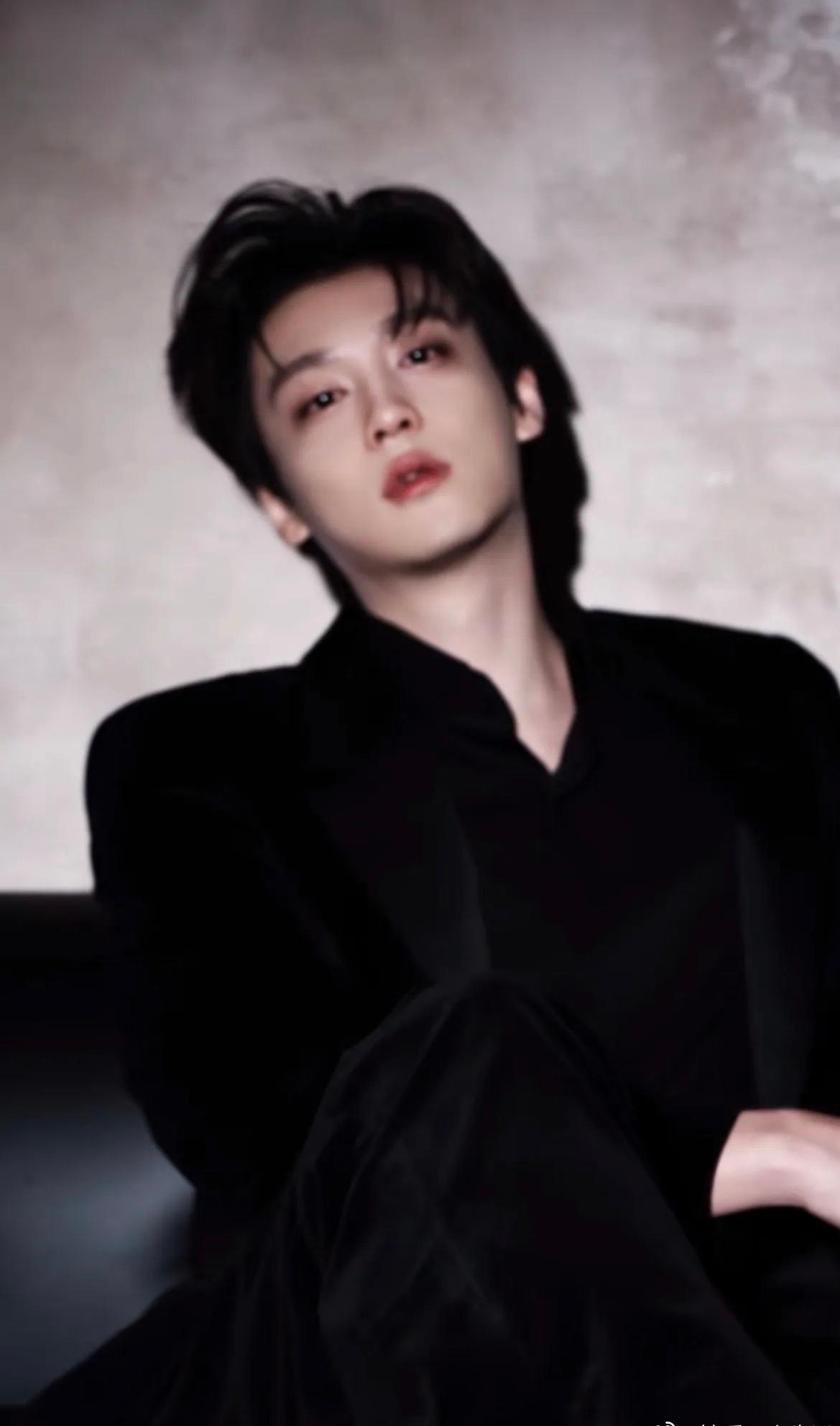 田栩宁  txn未完待栩 

早呀，阿栩，你说你怎么能这么帅气呢，一大早来看看你