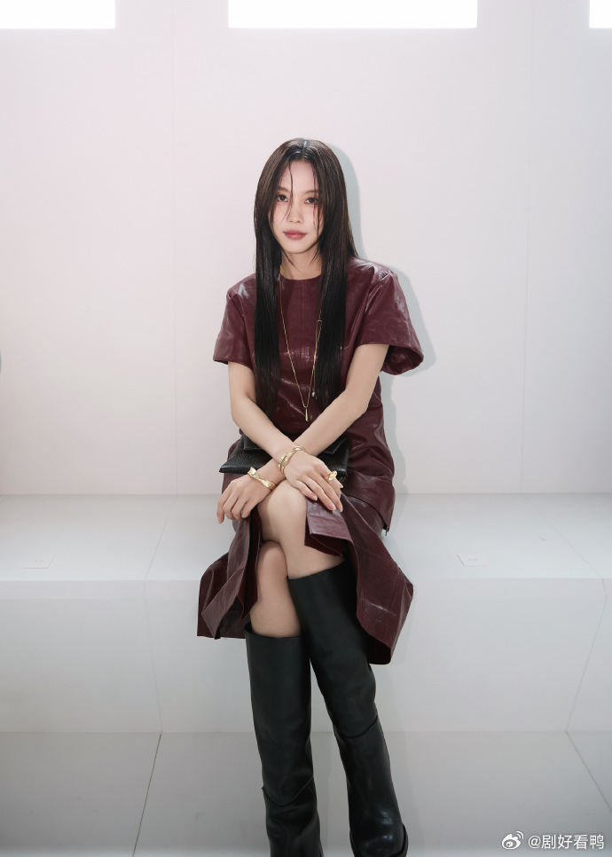 王霏霏38岁生图状态 王霏霏的状态真的好到犯规😆，上海活动生图直出都超抗打，3