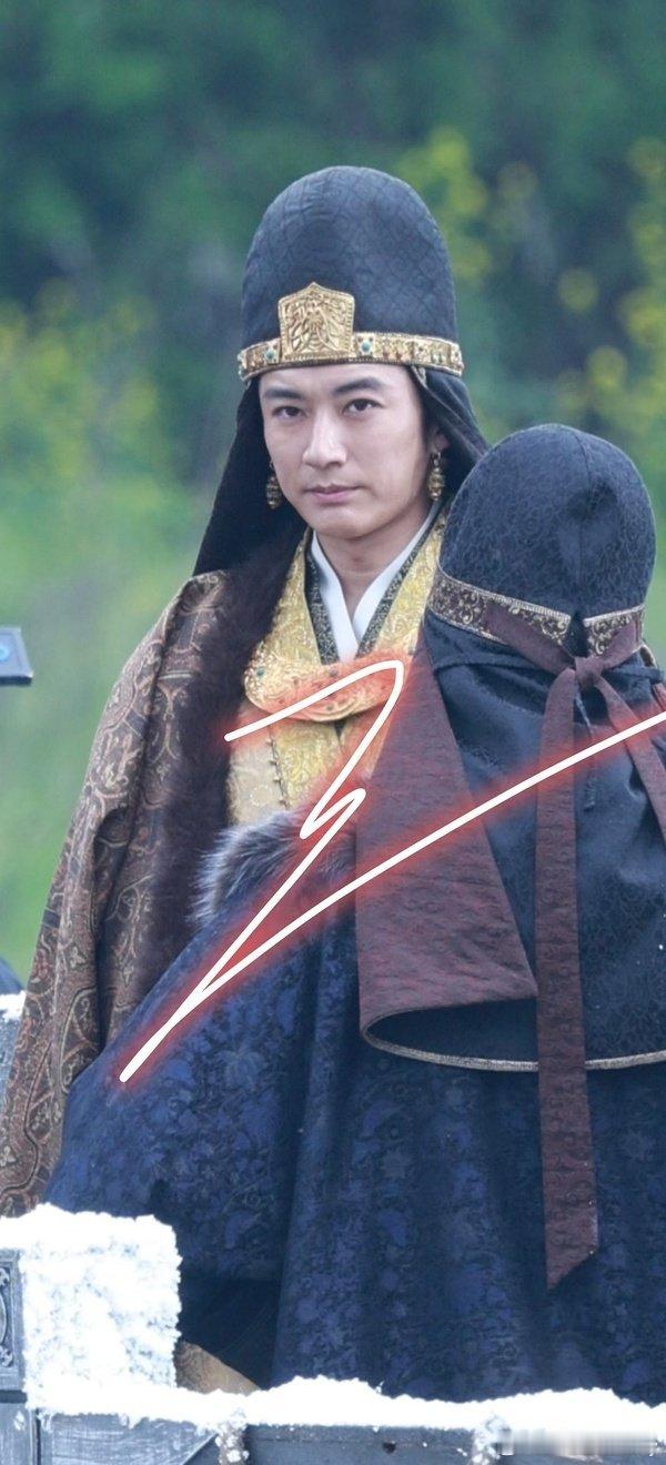 刘学义《江山大同》生图路透，网友辣评这是脑白银将军，和张凌赫那个粉底液将军有的一