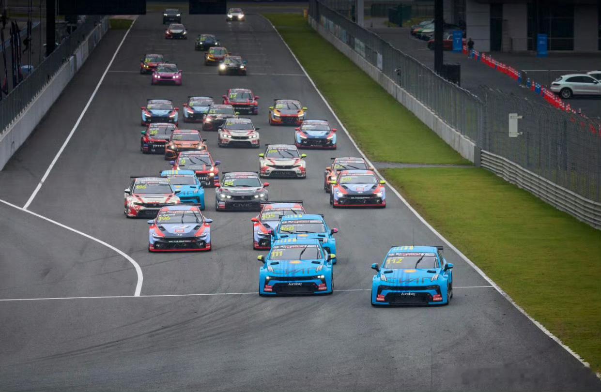 中国首款自研量产TCR赛车亮相大v聊车我和汽车的日常 烈焰涂装的领克03+ TC