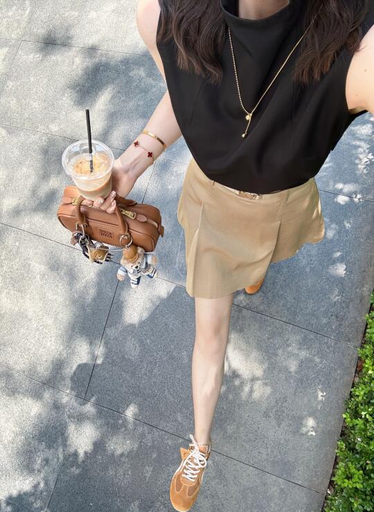 精致牛马浅miu一下🤎夏天离不开的基础款们！