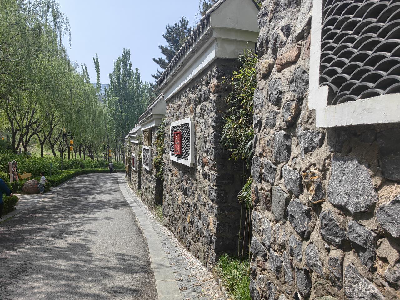 人家曹操贵为汉相在华容道遇到他的时候，还能低头求他放一马，为啥在荆州就不能求孙权