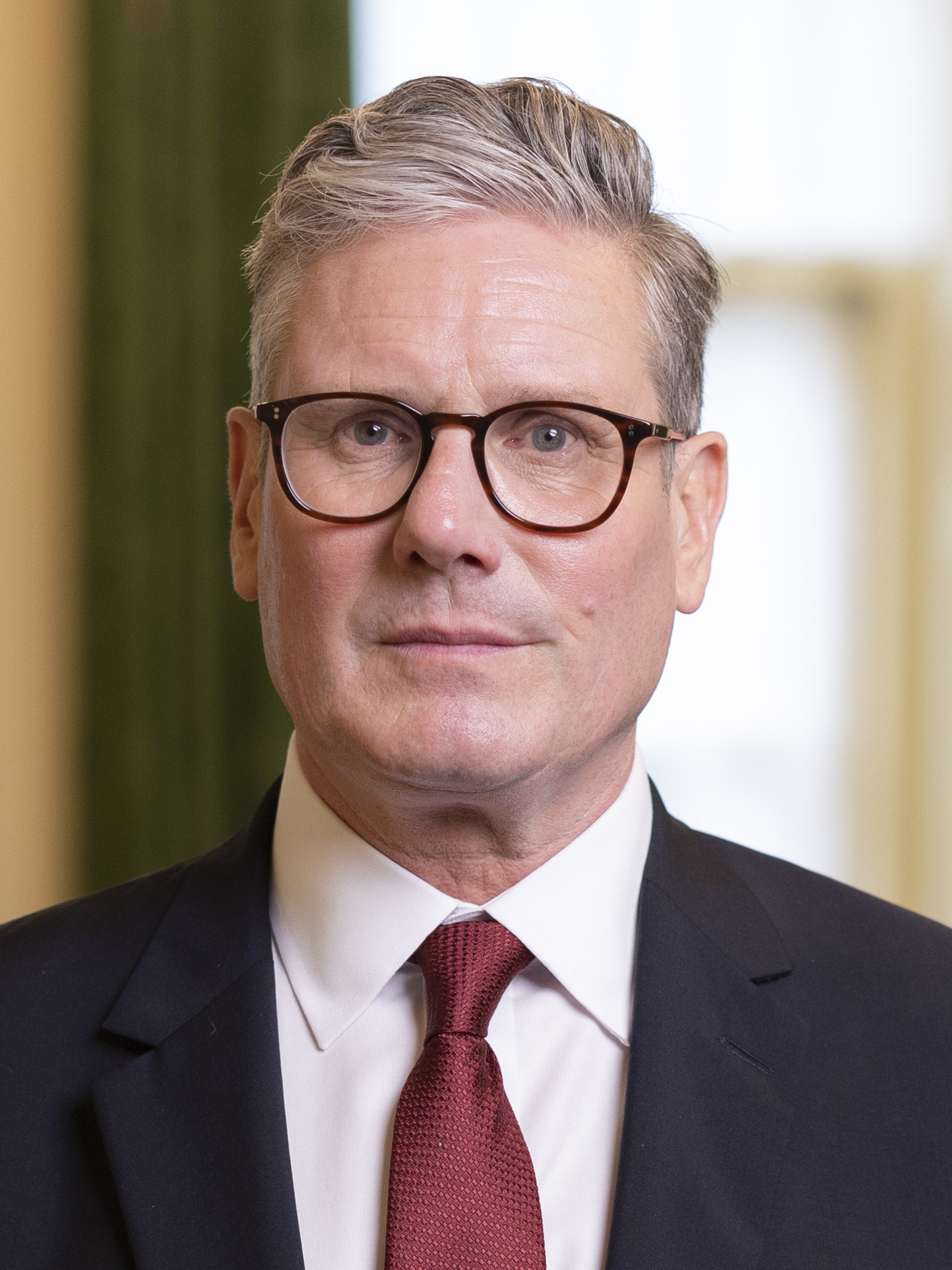 据美联社，英国首相基尔·斯塔默周二表示，除非以色列同意在加沙停火、允许联合国提供