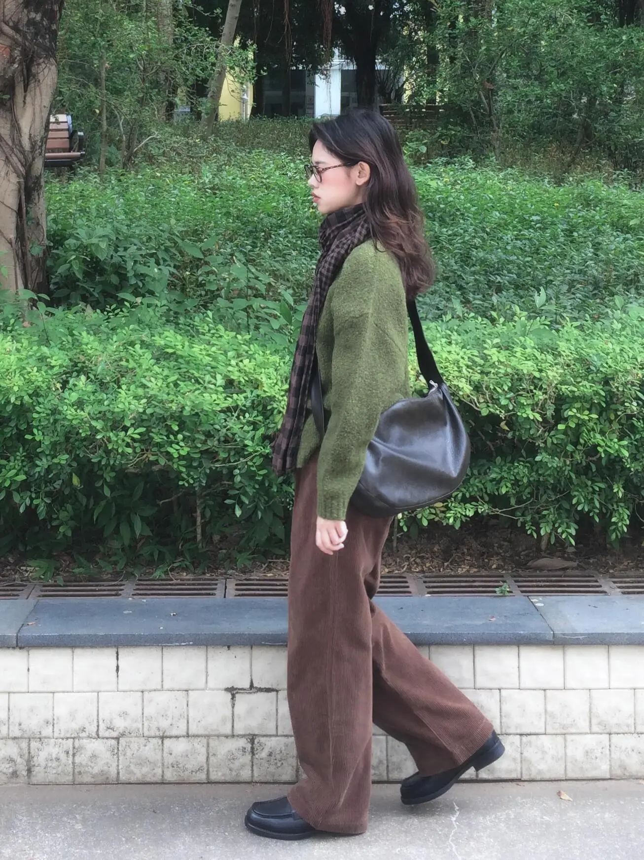 听了几遍苦情歌。