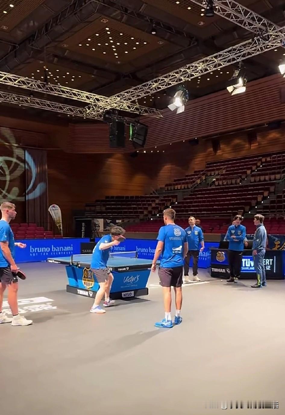 张继科和樊振东你更喜欢哪个？作为龙蟒獒胖时代的四个人都很优秀。张继科是国乒最快实