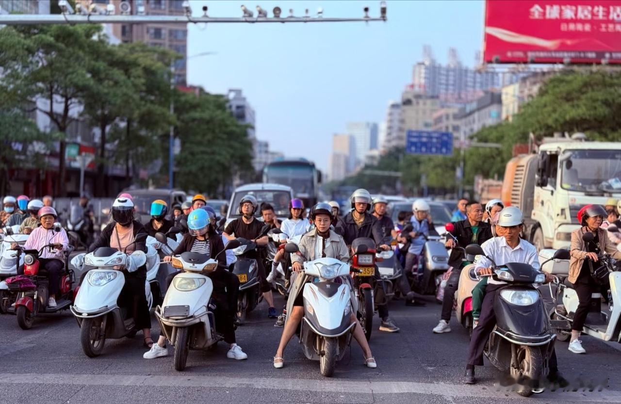 你那辆改装过的小电驴，
最好藏严实点。

从今年1月1日开始，它已经见不得光了。