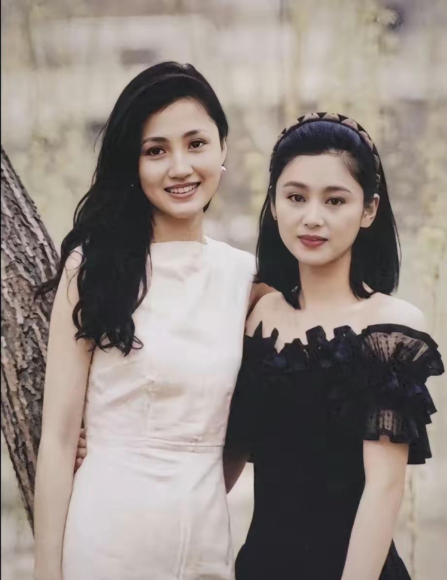 当年就觉得陈红一人，几乎能秒杀所有港台女明星
可惜嫁给老陈了