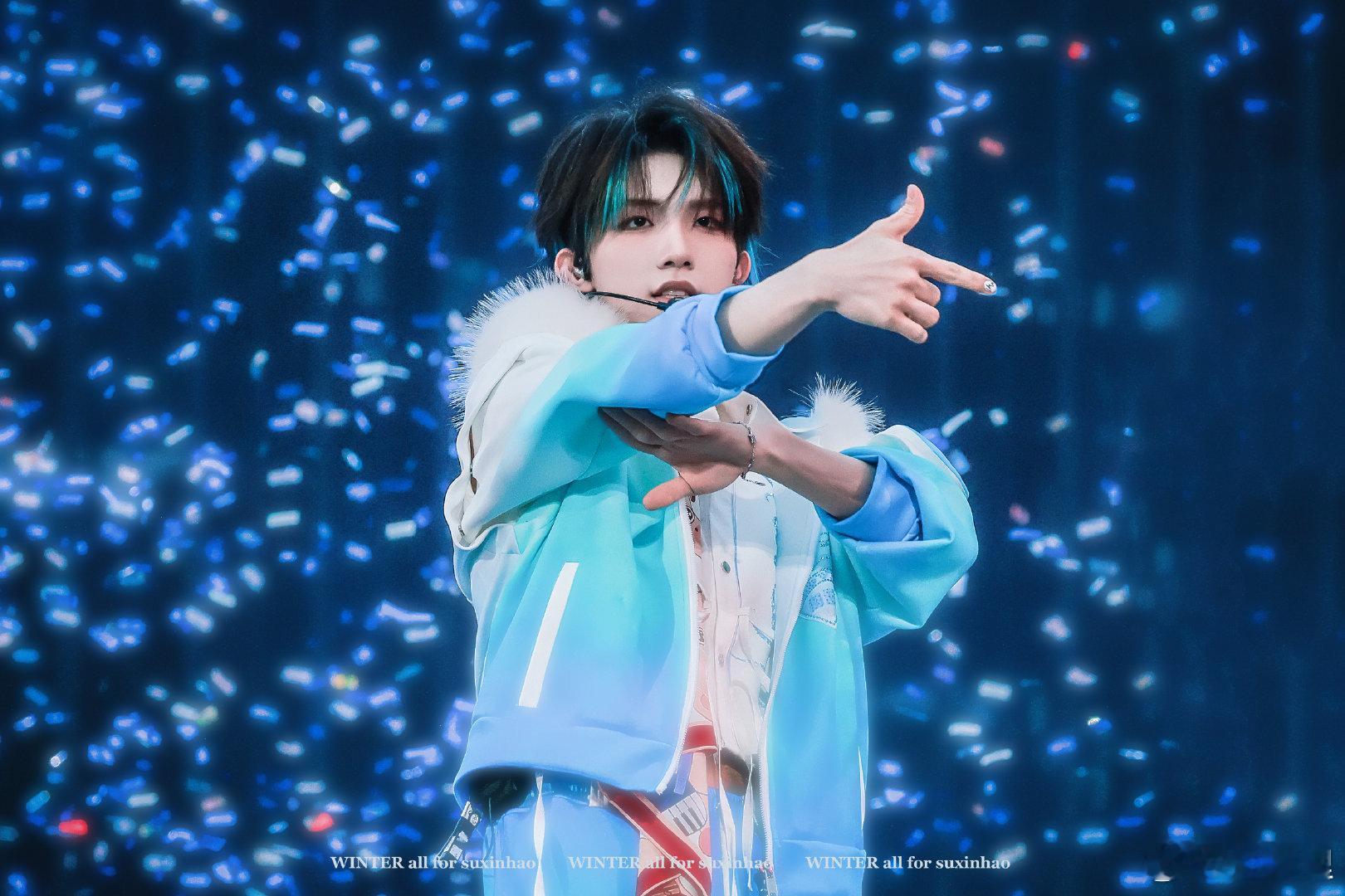 苏新皓哭了看到苏新皓落泪的瞬间真的破防了。少年的情绪太真实，委屈、压力、努力全写