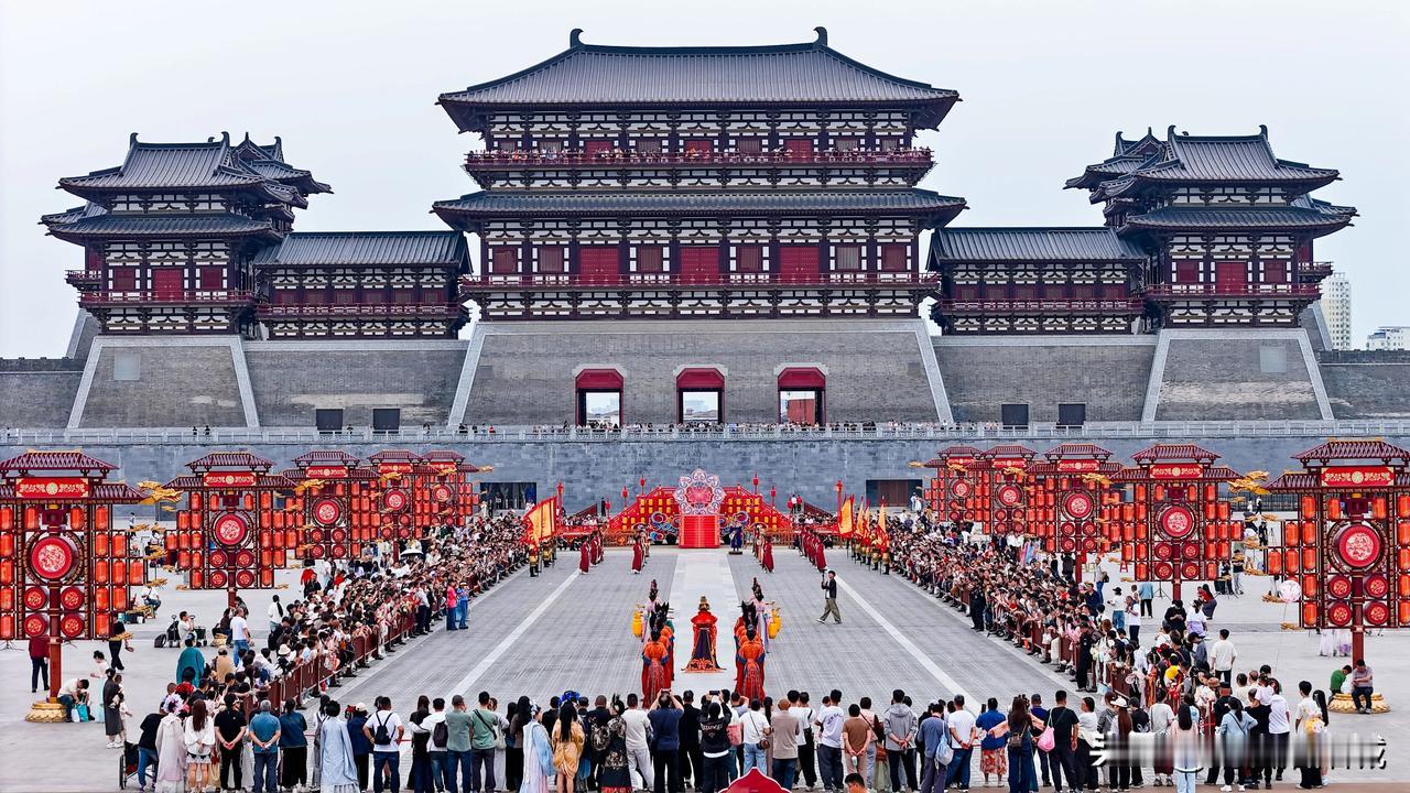 【母亲节 当天，隋唐洛阳城 面向女性免门票，带小孩的男士享受门票半价优惠！】
