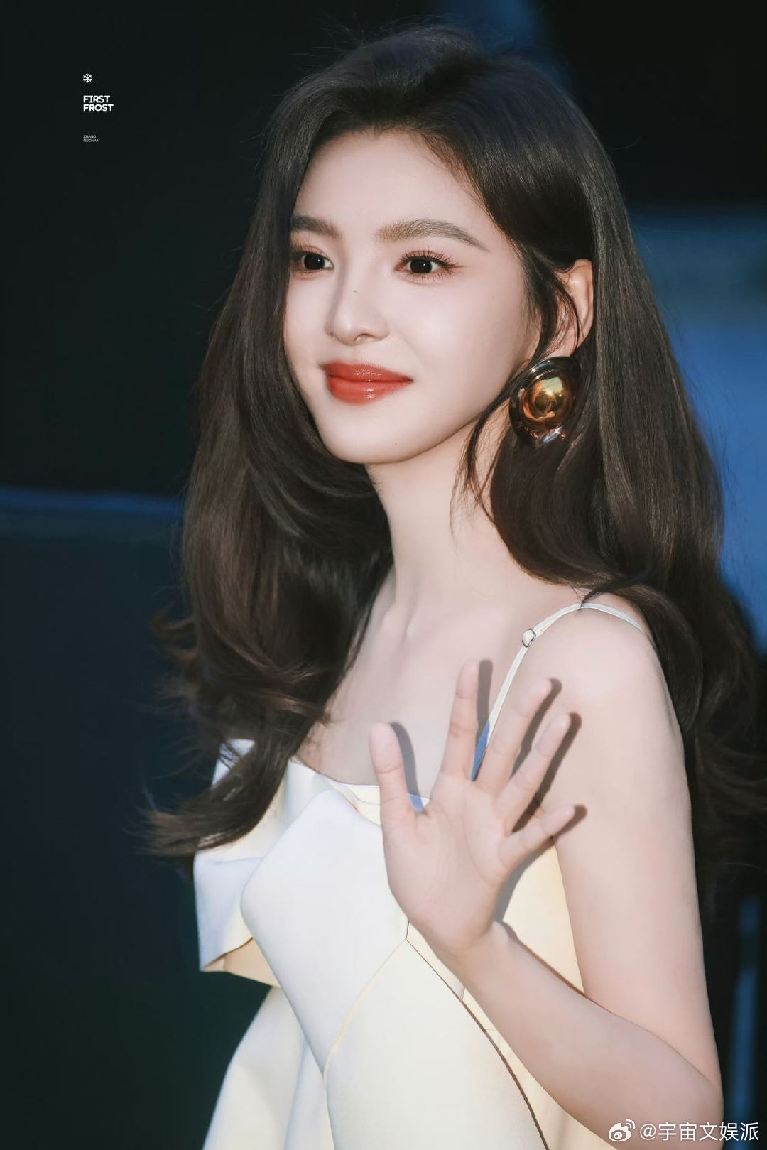 章若楠出圈海外本人知道吗 章若楠海外又又又出圈了章若楠海外出圈实至名归！巴黎时装