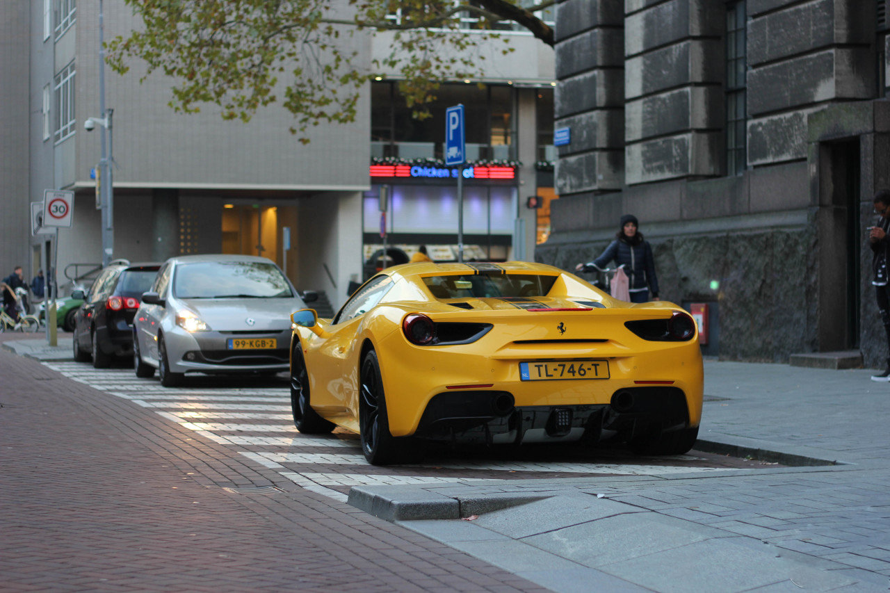 法拉利Ferrari 488 Spider