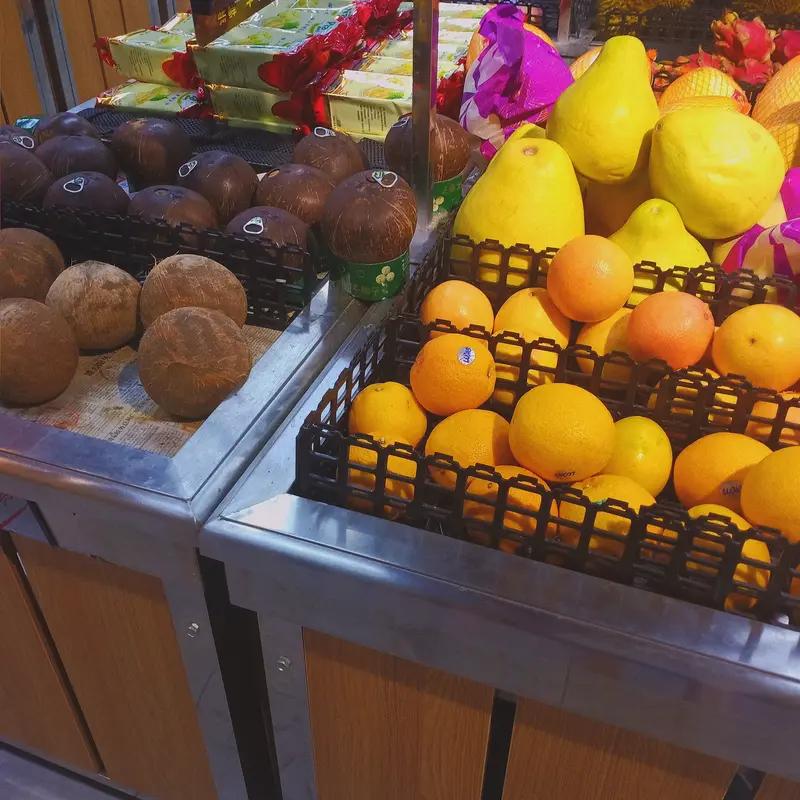 “水果第一股”洪九果品的崩塌速度，着实令人瞠目结舌。2022年9月，它成功登陆港