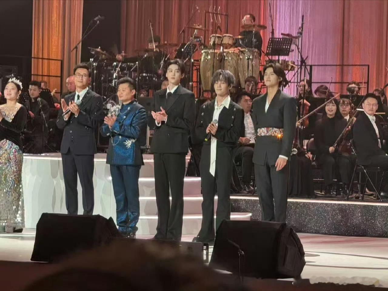 我真不知道我爸爸这个身材和脸怎么输 