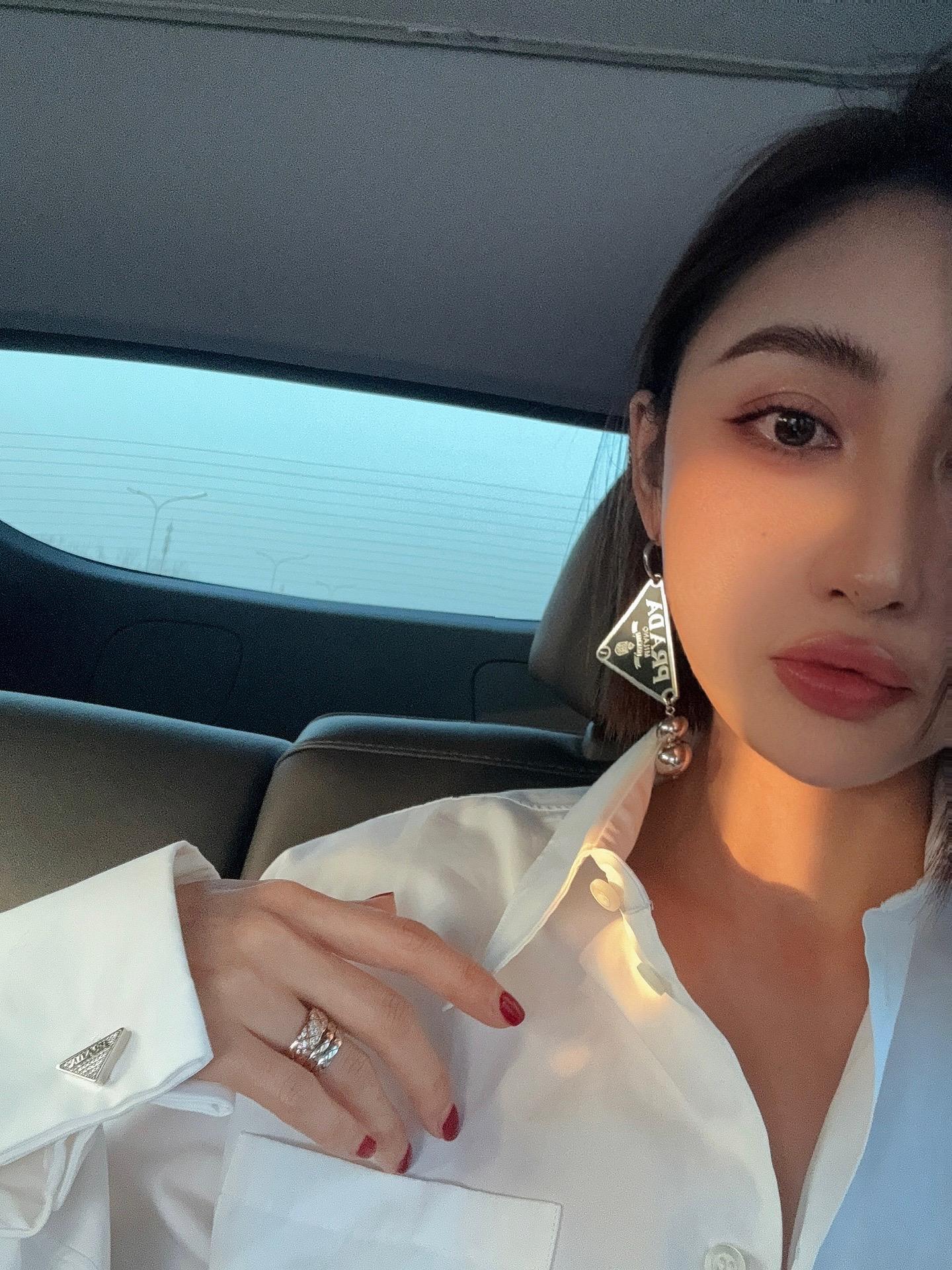 今日份cool-girl🖤。