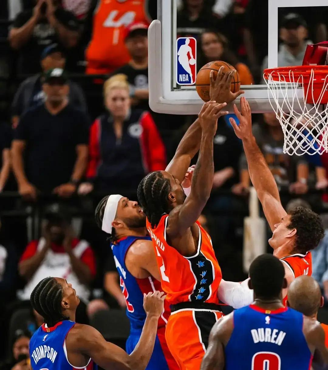 半场25分，乔丹附体？
 
那是打活塞，卡子哥手起刀落，半场25分，哈登14分，