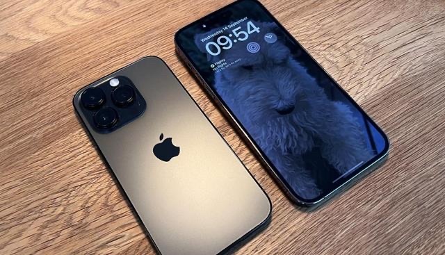 #无所谓拼多多百亿补贴会出手# 【一夜蒸发千亿元！iPhone 15卖不动了？网