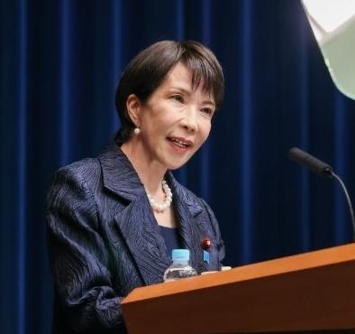 日本首相高市早苗今天发文说：“惊悉特朗普总统在惊险枪击事件后平安无恙，我深感安心
