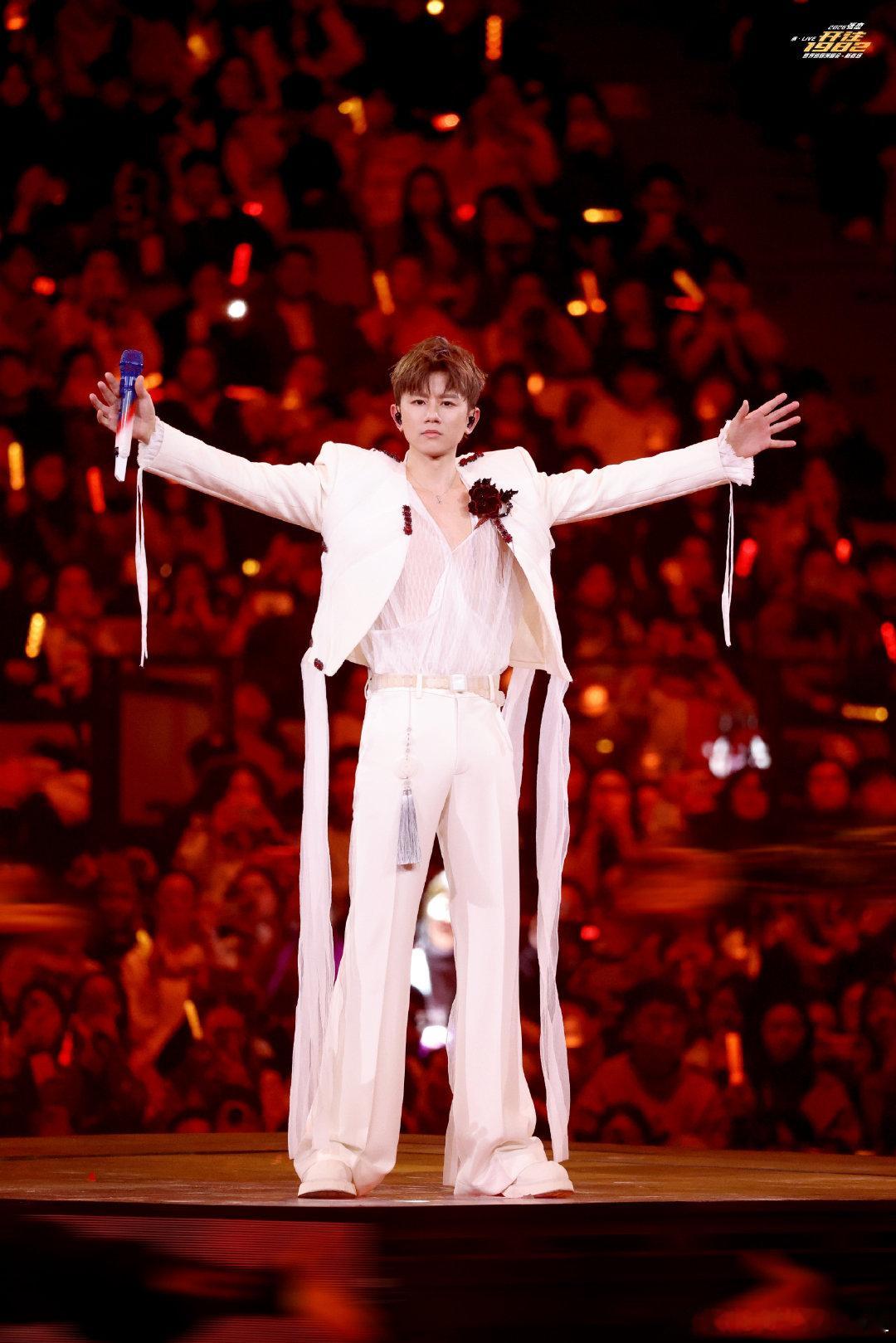 张杰 春晚 2026央视春晚备播路透 认真联排的张杰，真的在发光！ 