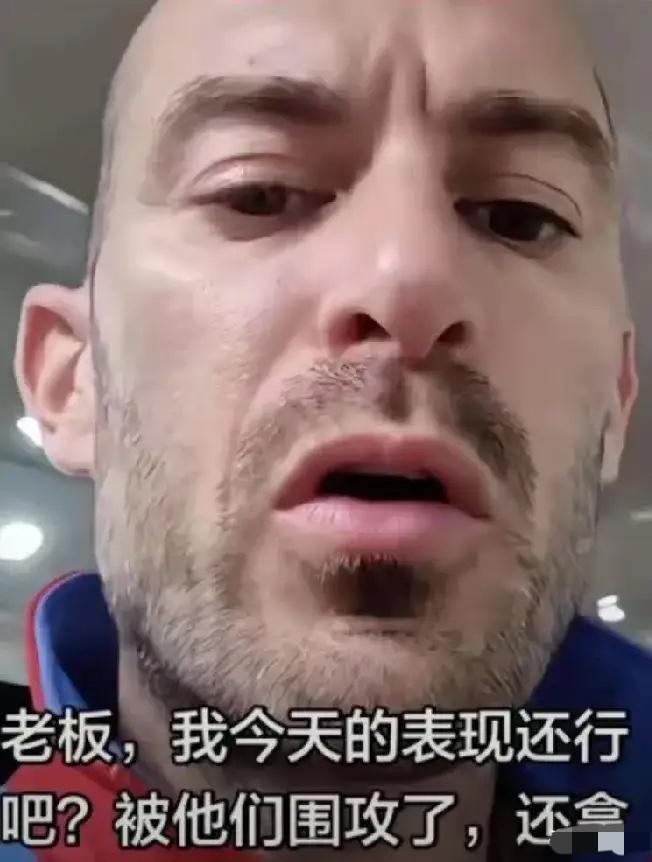 瓦伦丁简直就是国人的嘴替：
老板，今天我的表现还不错吧？被他们围攻了，还拿第四！