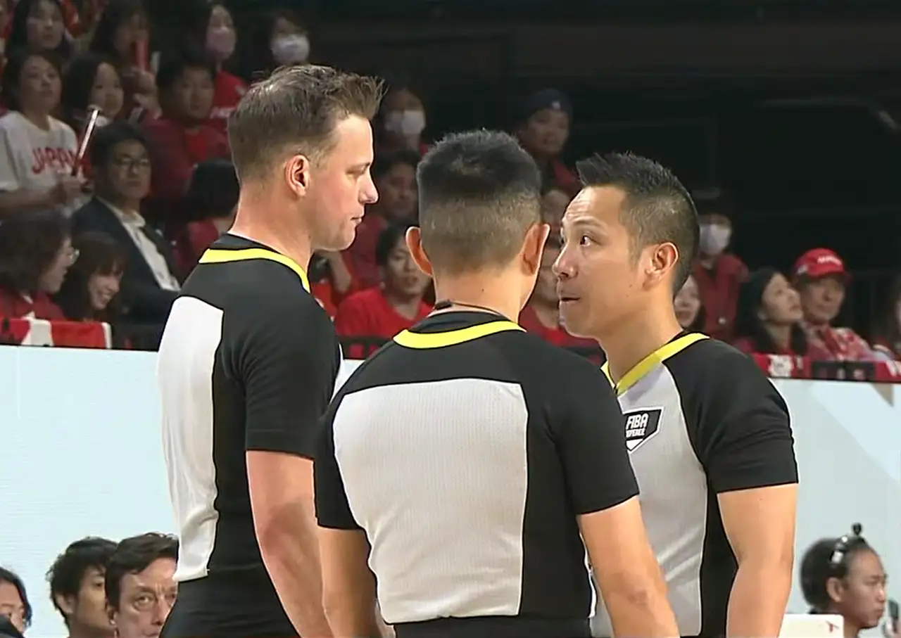 著名解说员杨毅在解说完中国男篮对阵日本男篮的比赛之后深呼一口气，他说：这也太不容