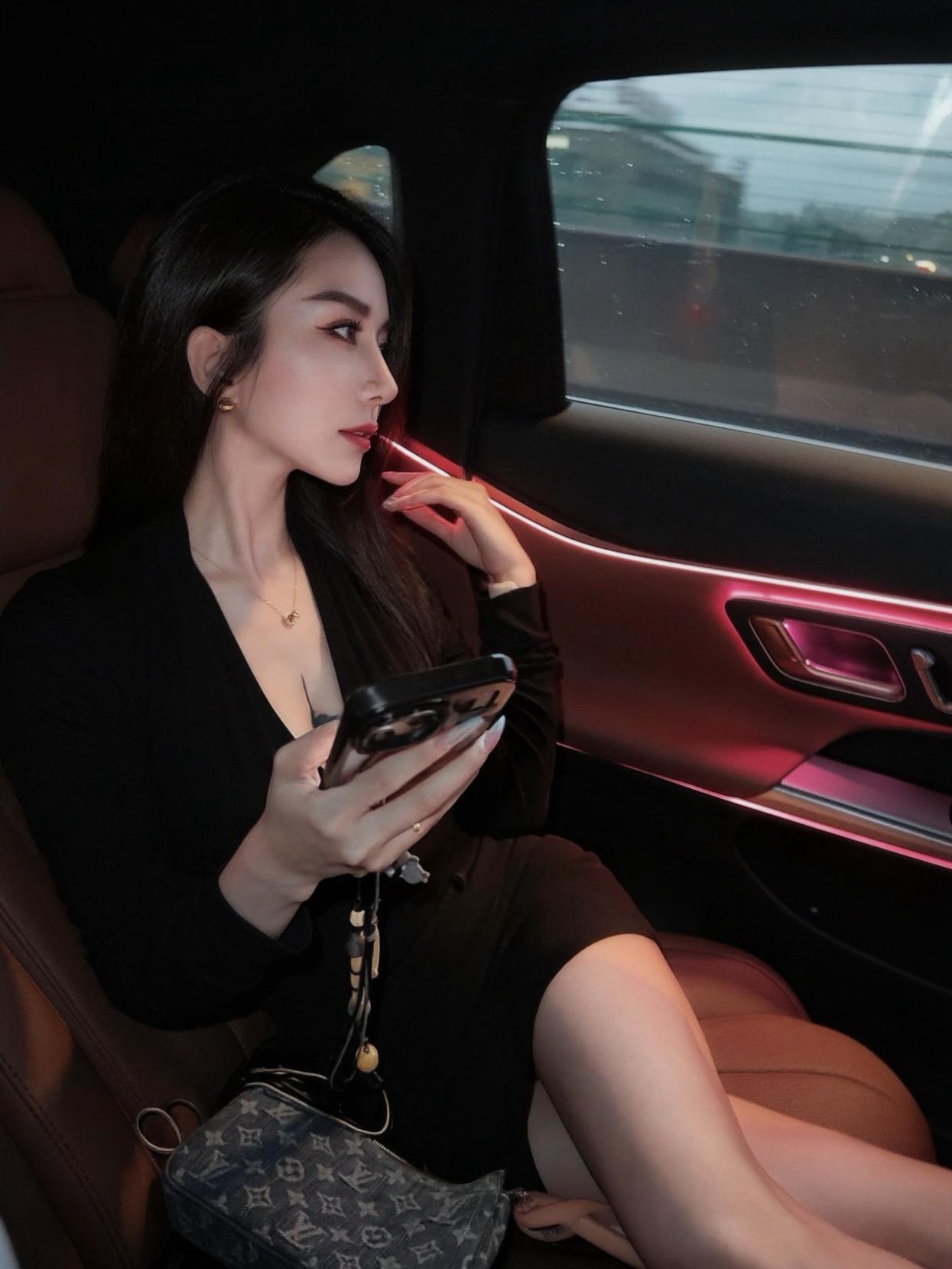 我是个情感需求很高的人，我不喜欢淡淡的我喜欢浓浓的，我真的特别喜欢一打...