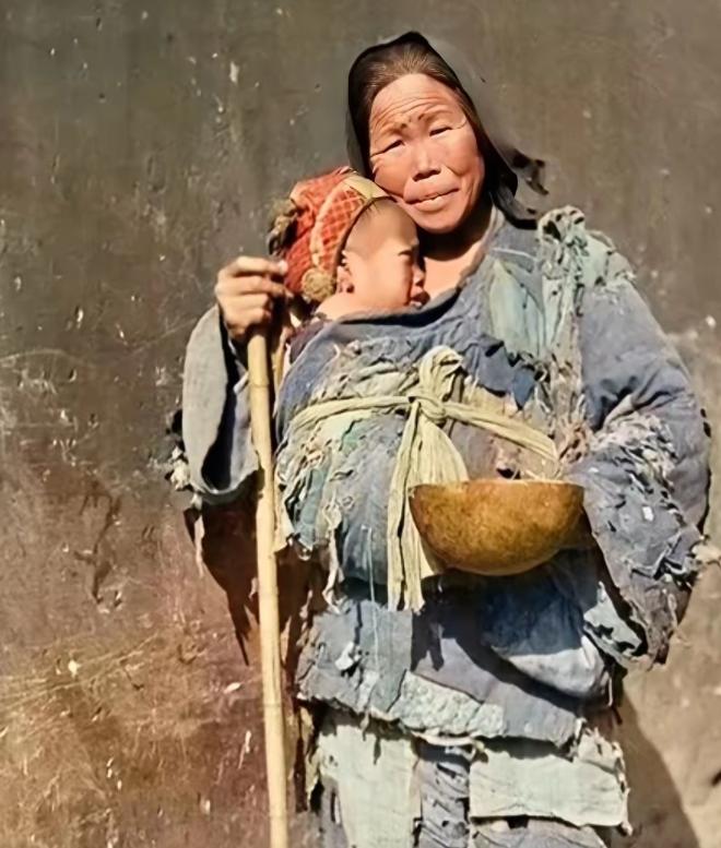 烈士遗孀朱引梅，背着黄金乞讨十年。她带着仅九个月大的孩子，身负一斤二两黄金，在深