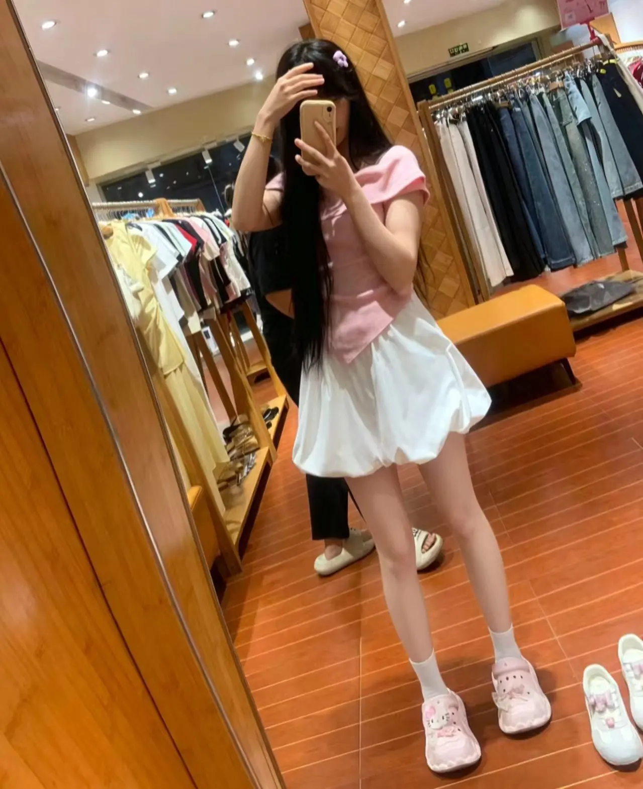 你说你喜欢我 那我问你 我眼角的痣在左边还是右边