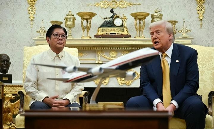断粮45天！国防部明确表态：菲律宾再不拖走破军舰后果自负
 
1999年，菲律宾