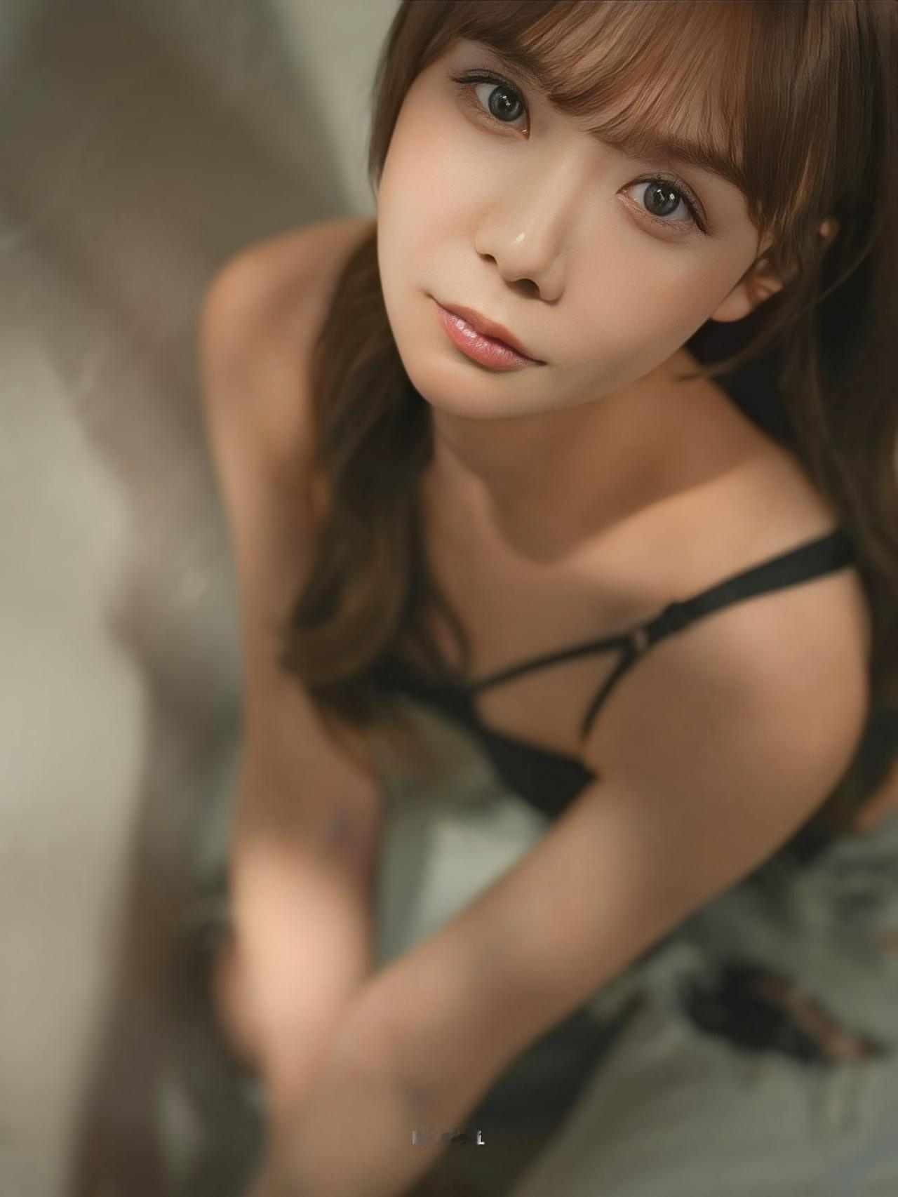 有气质的女人就像坂道美琉，给人一种独特的感觉。坂道美琉出生于1999年的日本岐阜