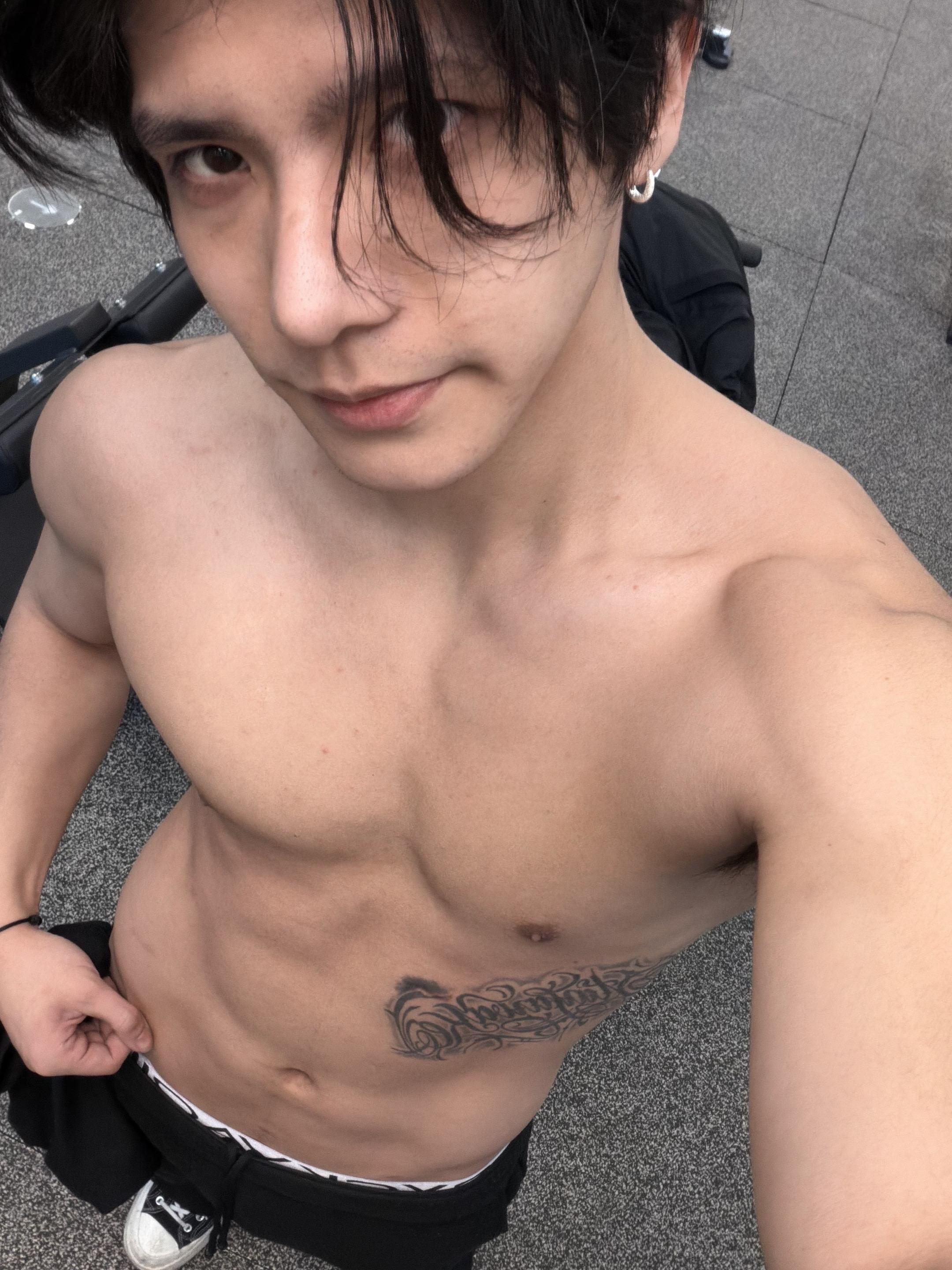 腹肌展示 体育生