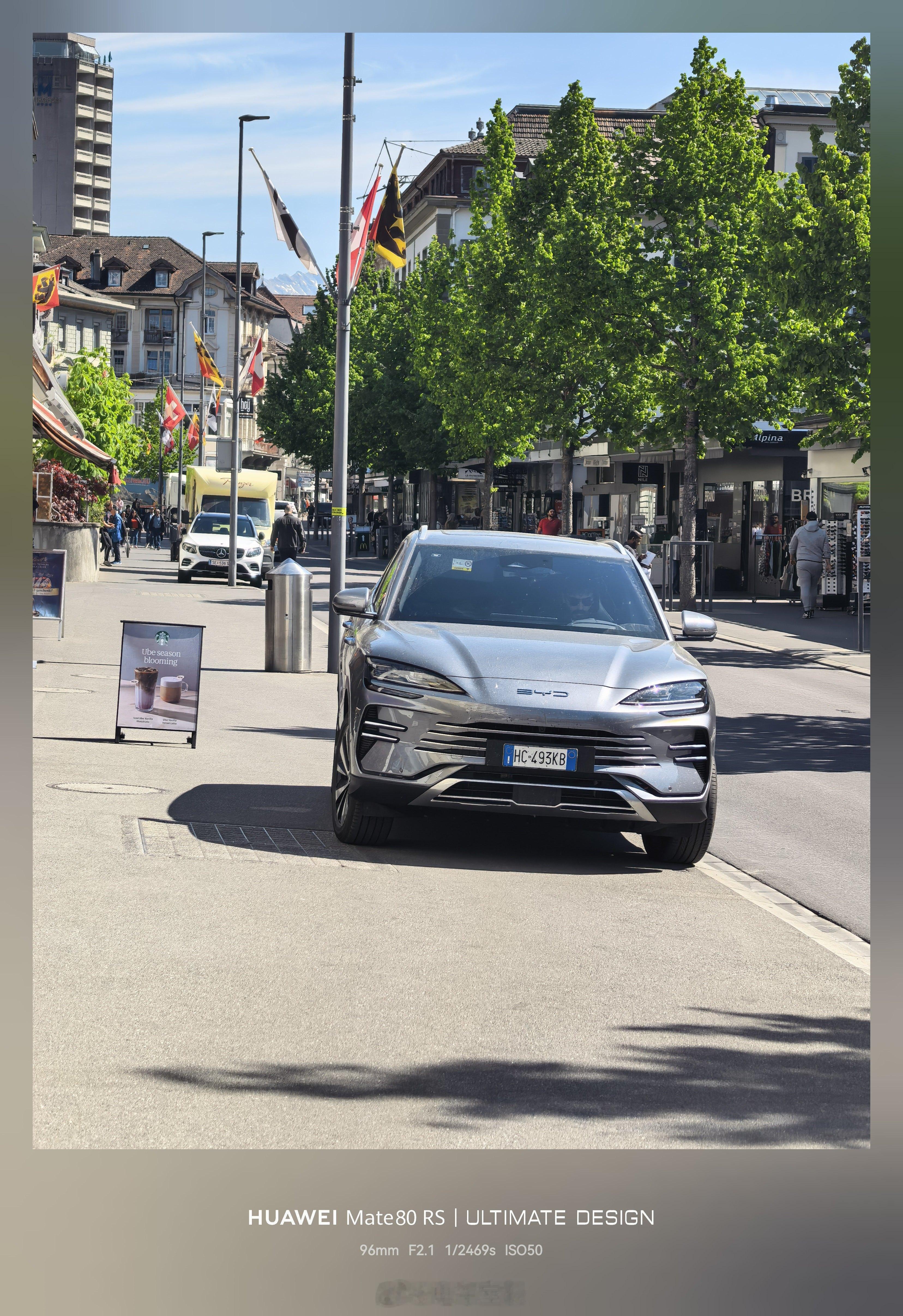 比亚迪在瑞士街头也随处可见，对于老外来说，BMW和BYD一样，都是三个字母。还都