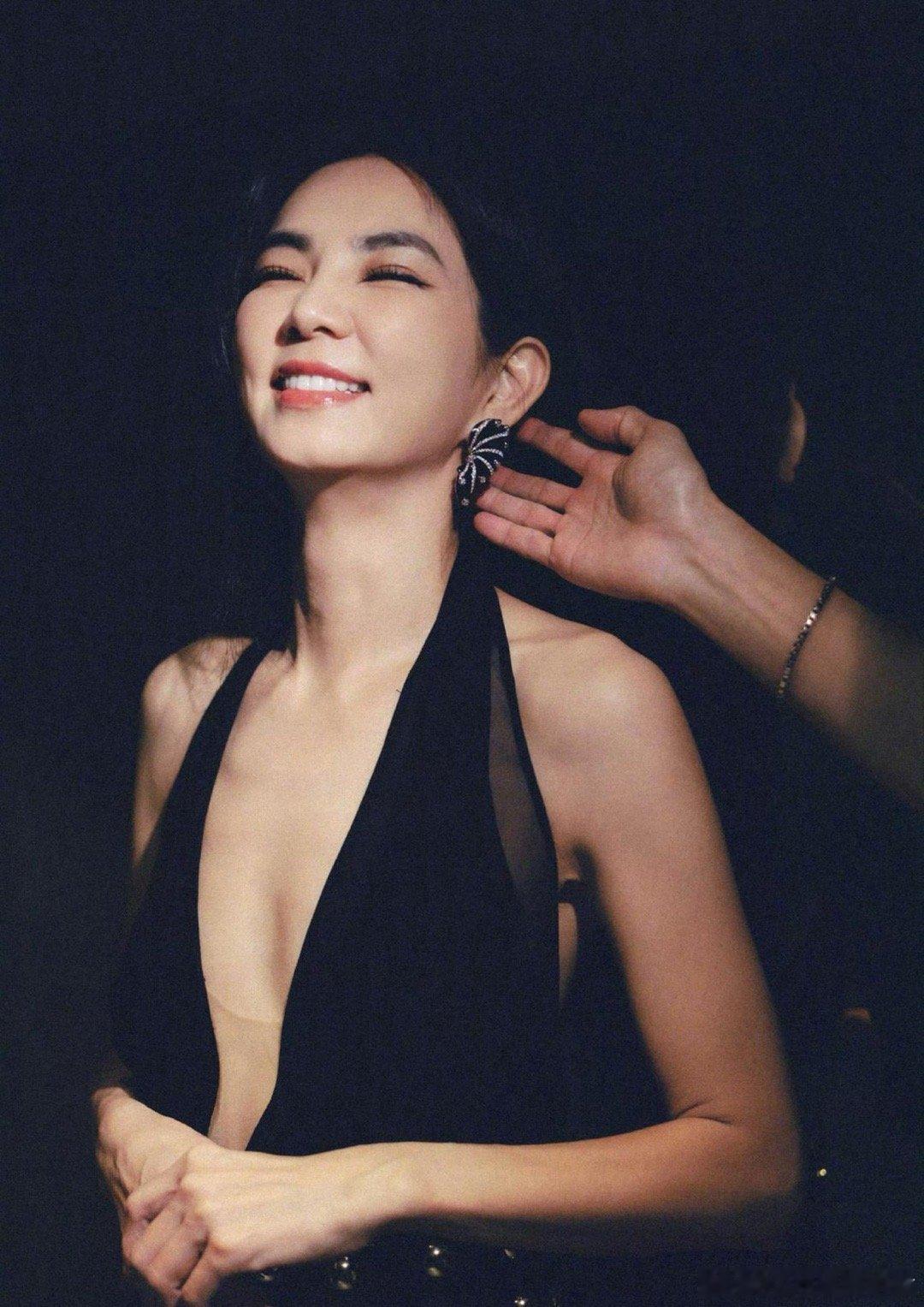 Ella自律过猛了吧 ，体脂率低至“纸片人”，前胸贴后背引担忧 