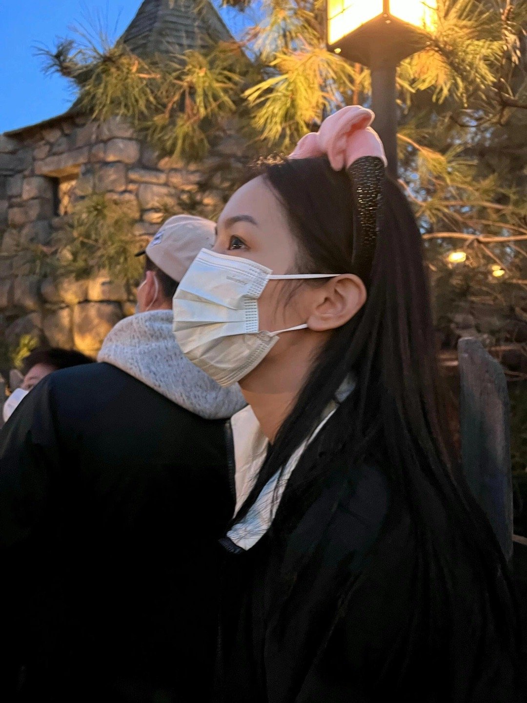 你是周也那她是谁  颜值与幽默并存！周也的抽象让我明白：真正的美女，连搞笑都是好