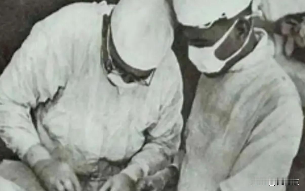 1941年，日本军医曾进行过一项“人马换血”实验，他们将活人的血抽出来，再把马血