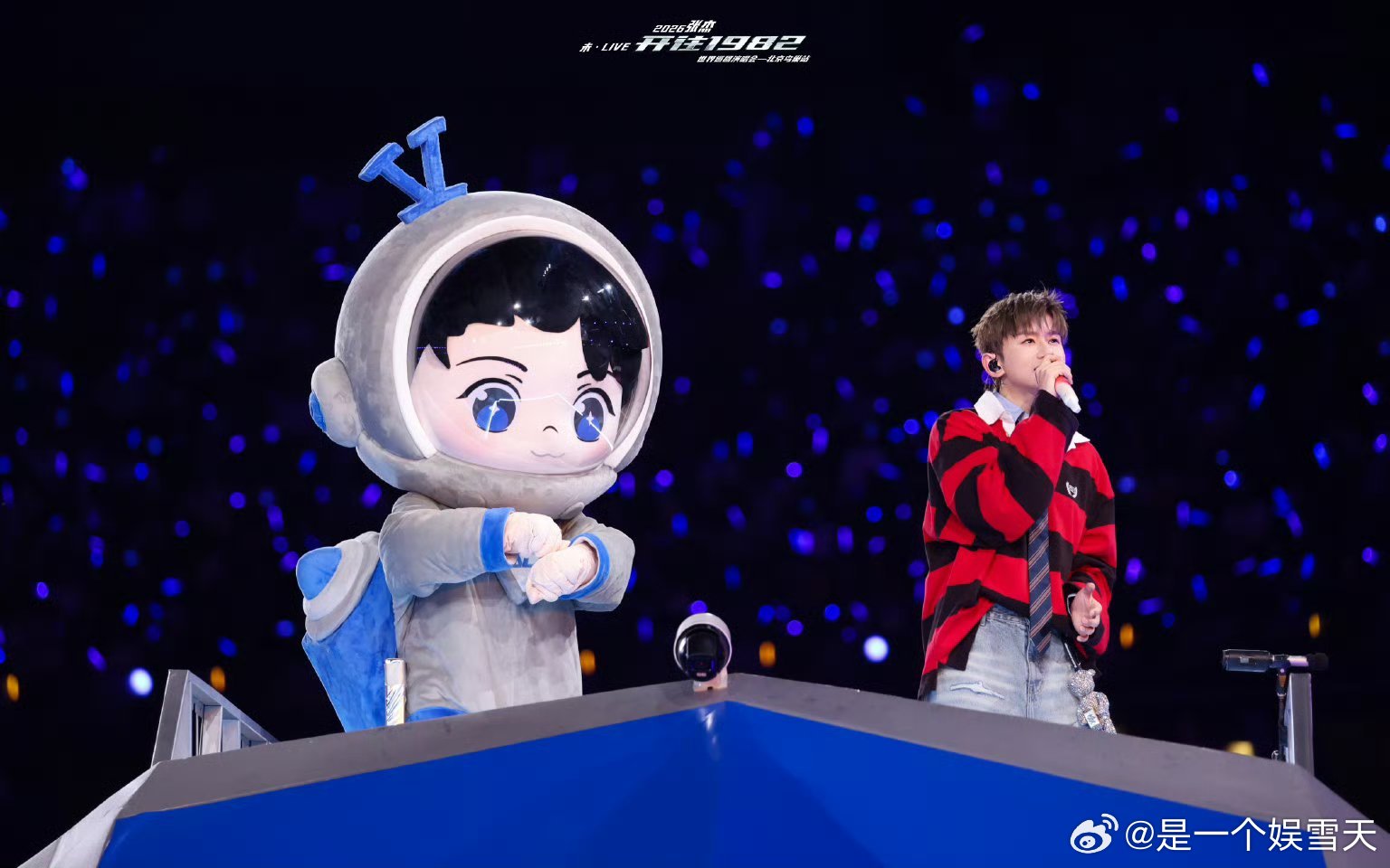 张杰鸟巢演唱会开场就是一个净化 张杰用音乐开启净化模式！鸟巢开场空灵又磅礴，唢呐