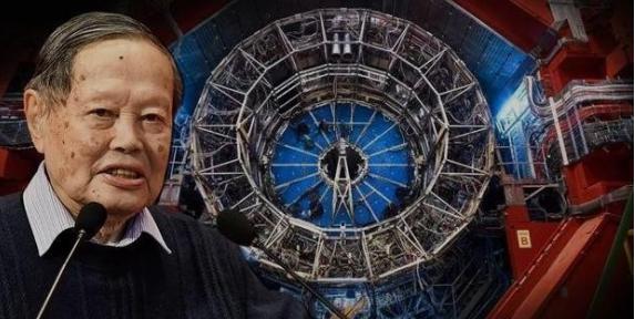 一定要建，不建中国将落后30年！”2016年，杨振宁曾顶着骂名，极力反对花200