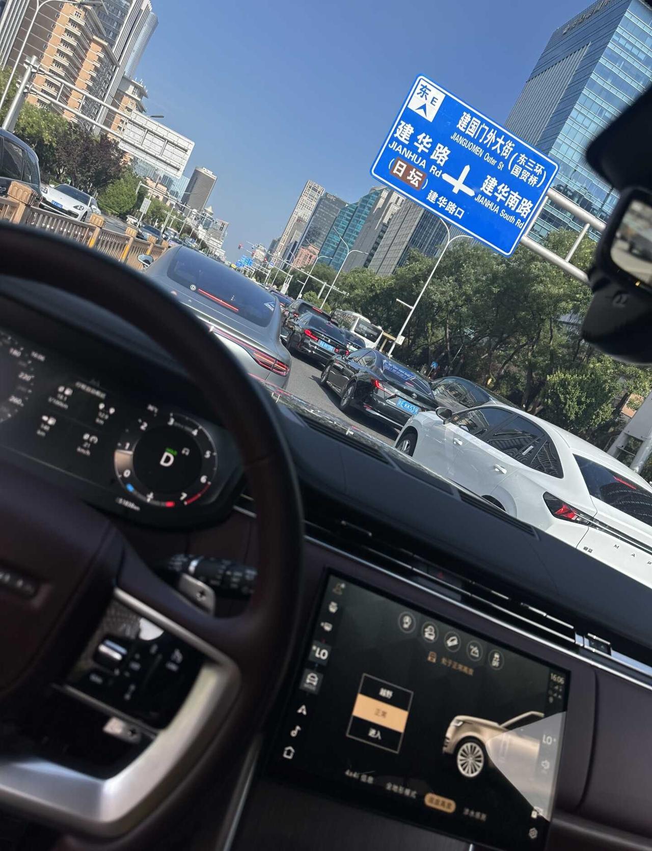 路虎揽胜实况动图
朋友圈素材 开车第一视角 实况 原声视频 豪车视频定制 路虎揽