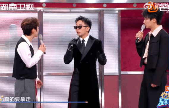 一时不知道李雪琴这是夸还是损 一句话让杨迪反复琢磨，雪琴这嘴真的自带笑点！你好星