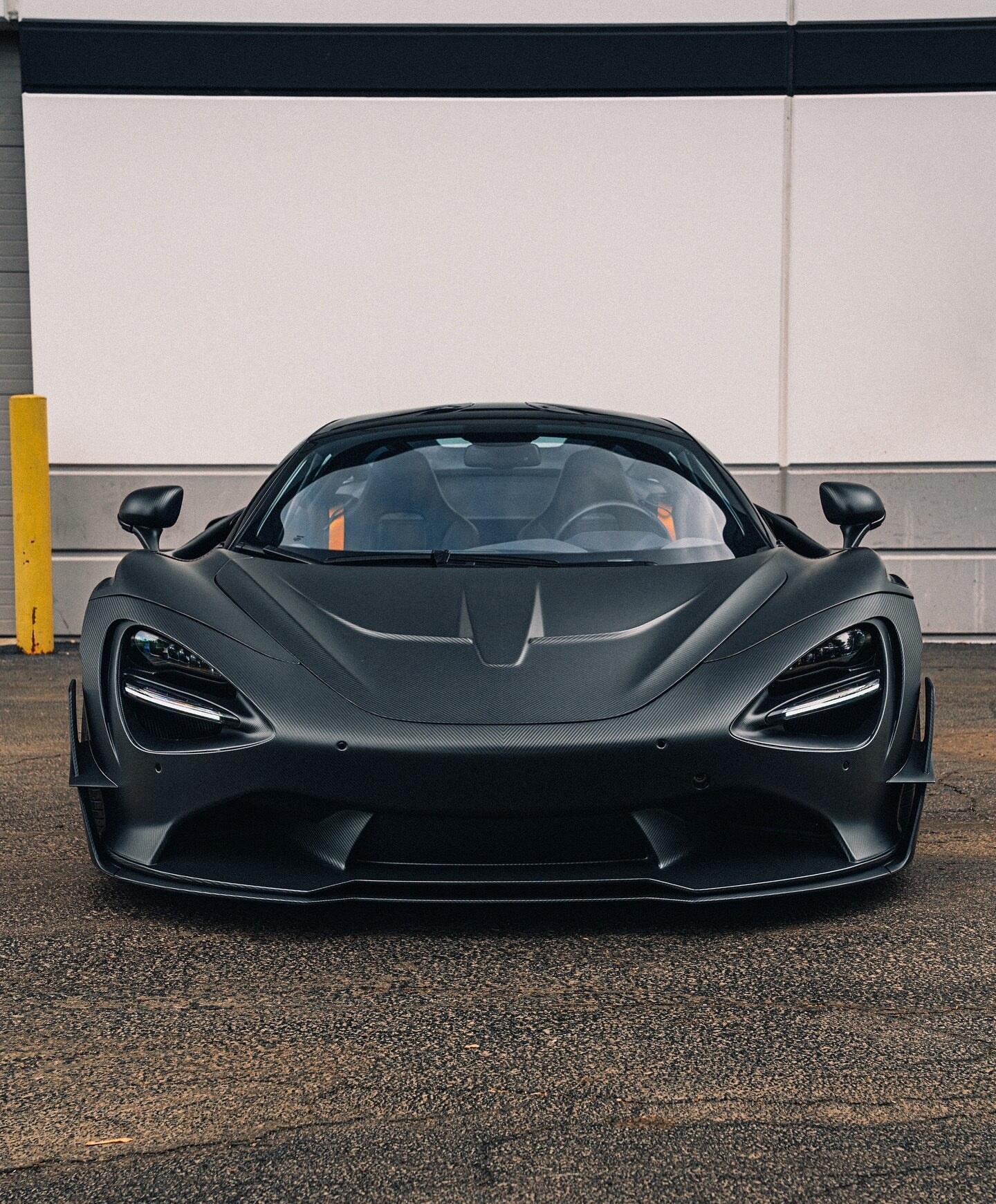 【迈凯伦 720S Vision—超级熊猫】前脸独特的 “熊猫眼” 造型大灯极具