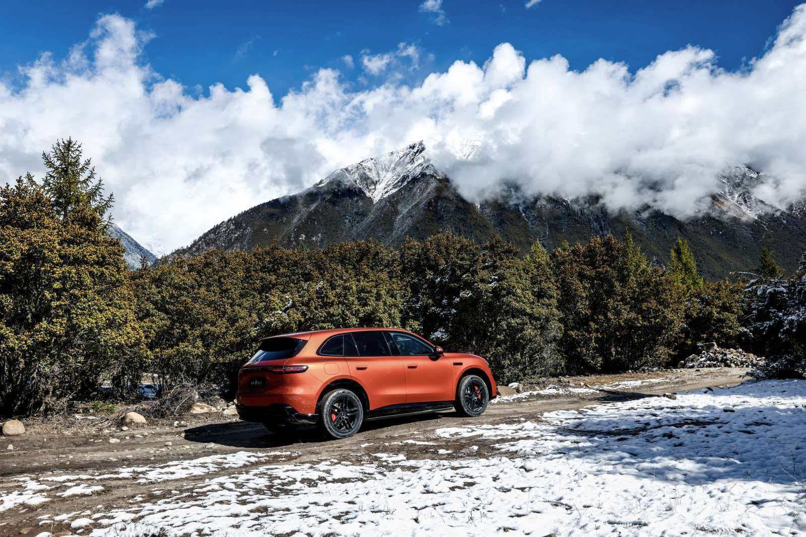 问界M6全系标配华为途灵平台，继续分享美图。